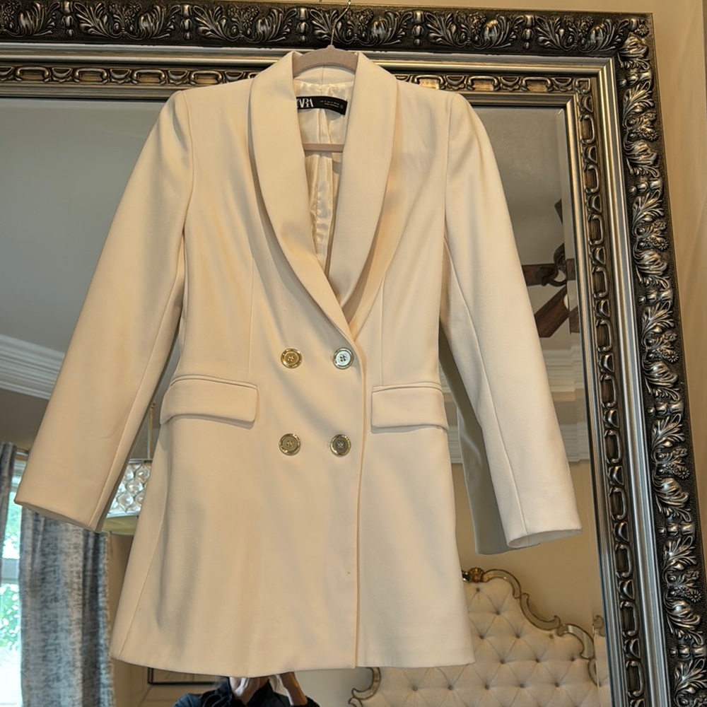 IVI Cream Double-Breasted Blazer
